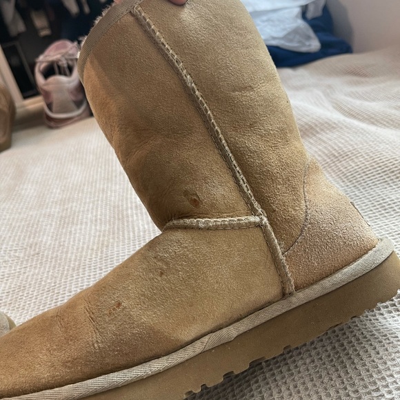 UGG Women’s Classic Short Boot Sand - Picture 6 of 10